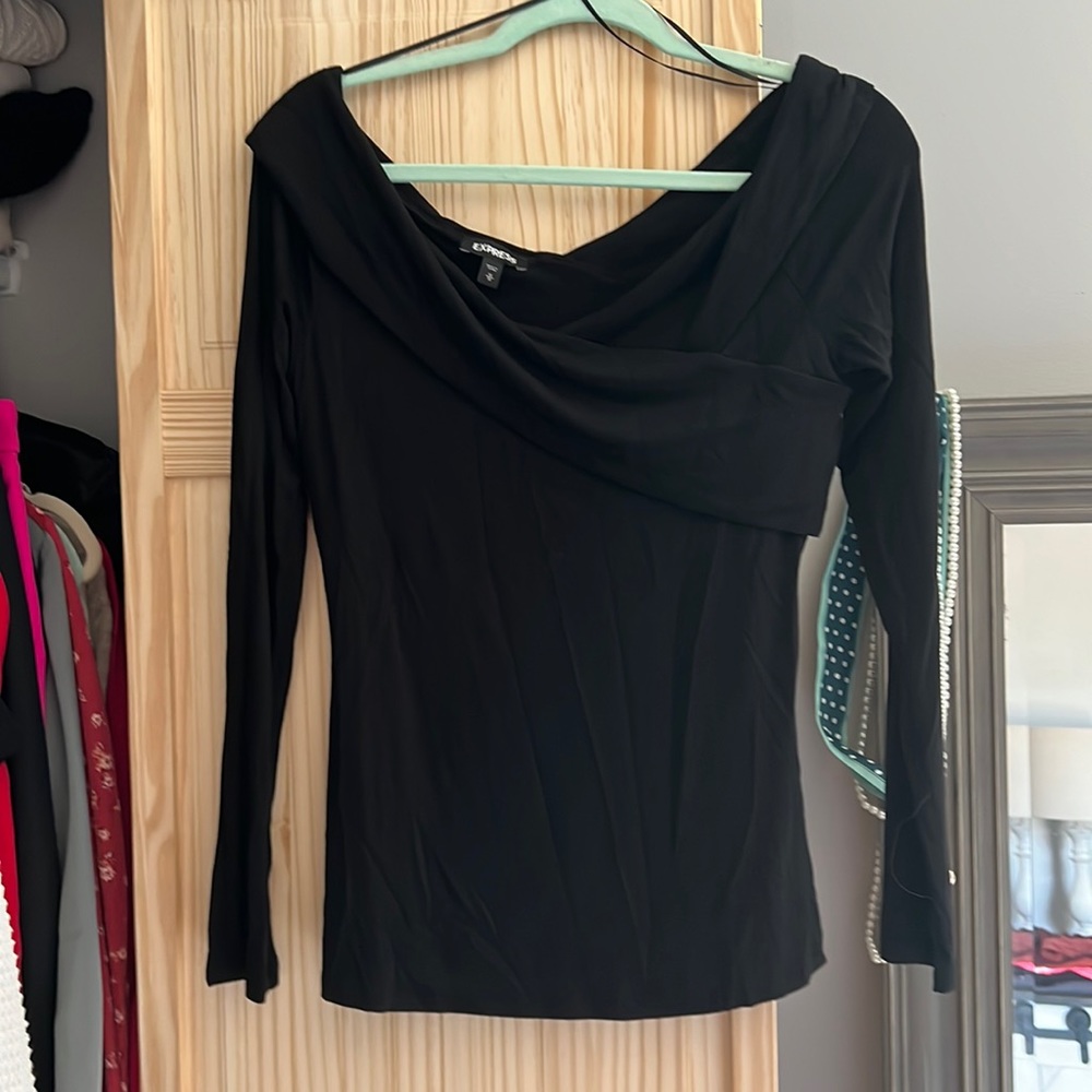 Express off-the-shoulder long sleeved shirt
